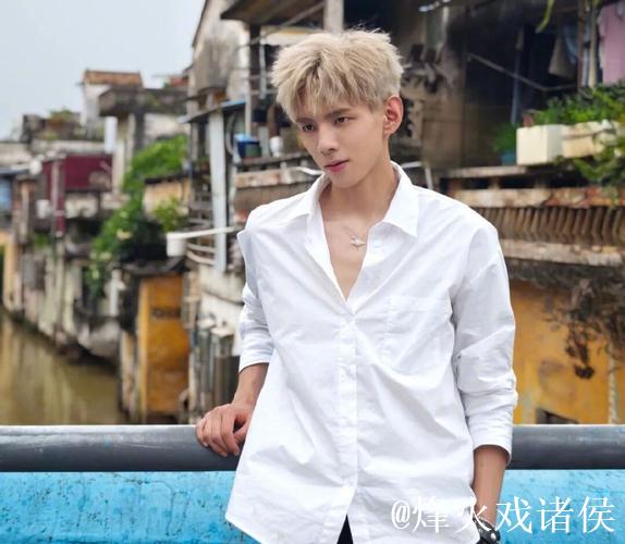 中超球员失业转行 靠颜值成为偶像短剧男主